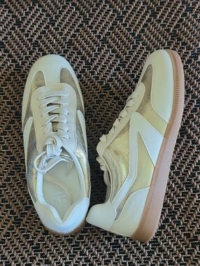 DV Dolce Vita Quantum Gold & Cream Fashion Sneakers Sz 8.5